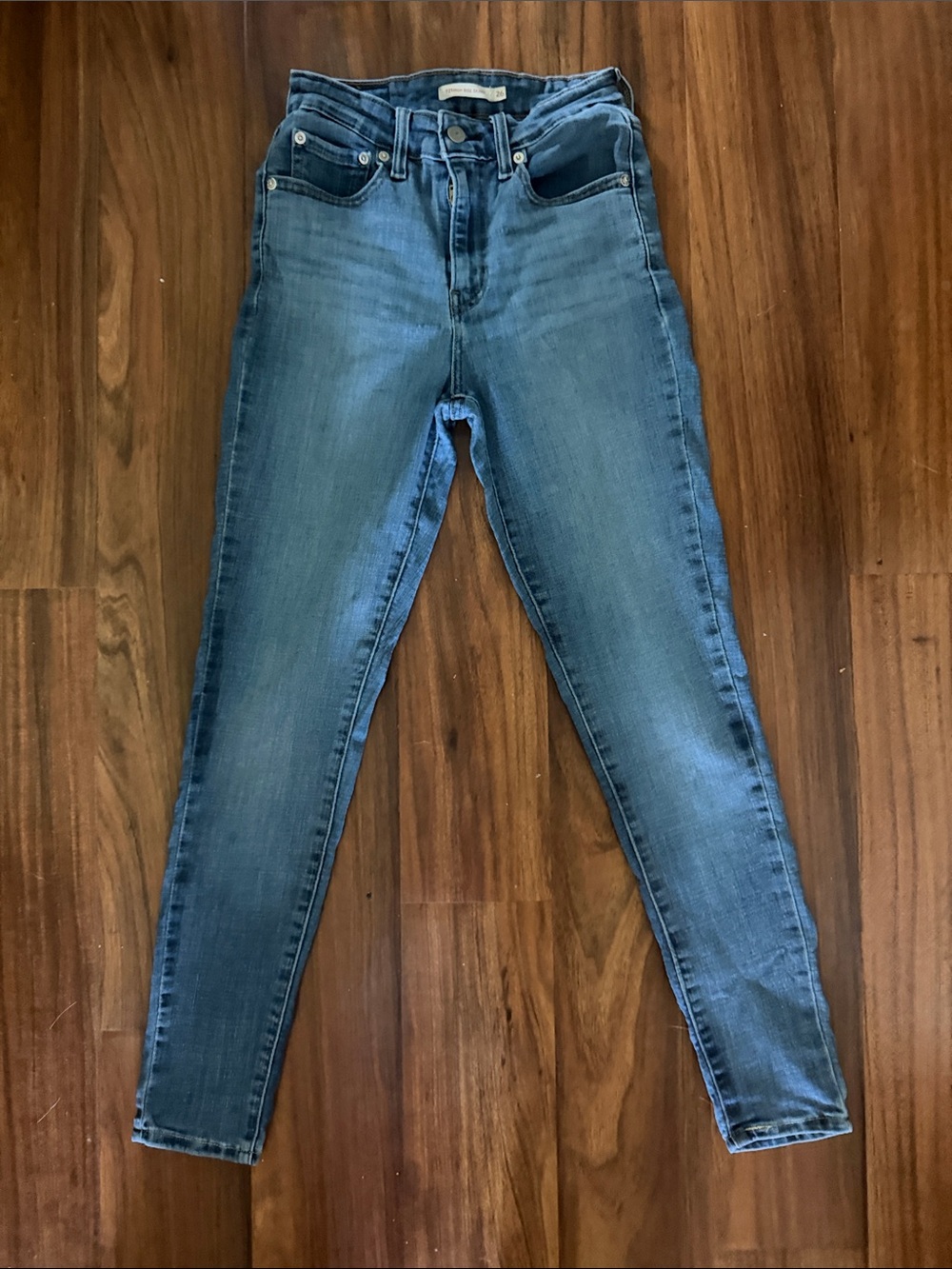 Levi's High-Rise Skinny Jeans in medium Blue Wash 26